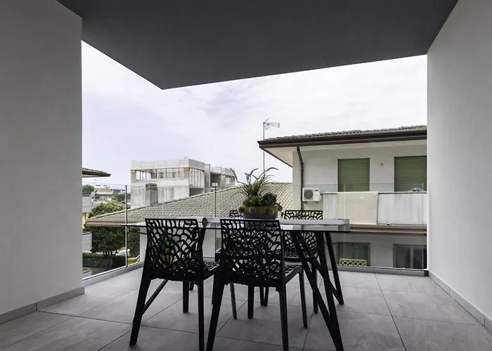 Modern With Terrace In דירה *