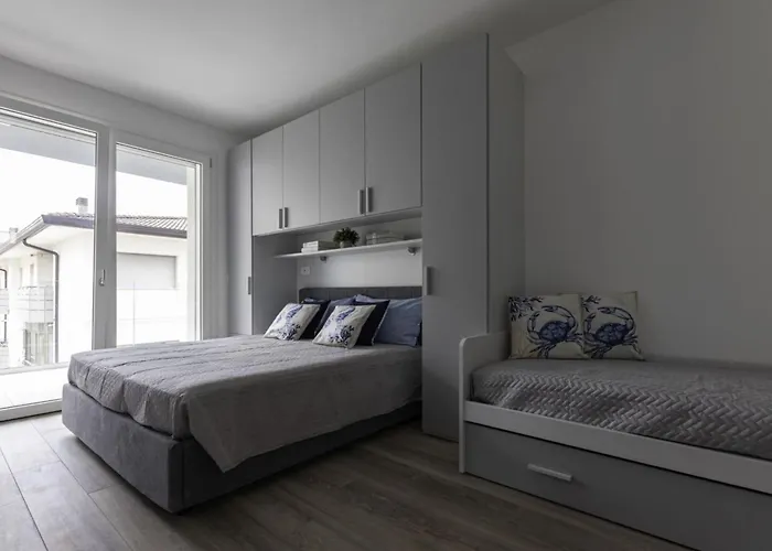 Modern With Terrace In דירה *